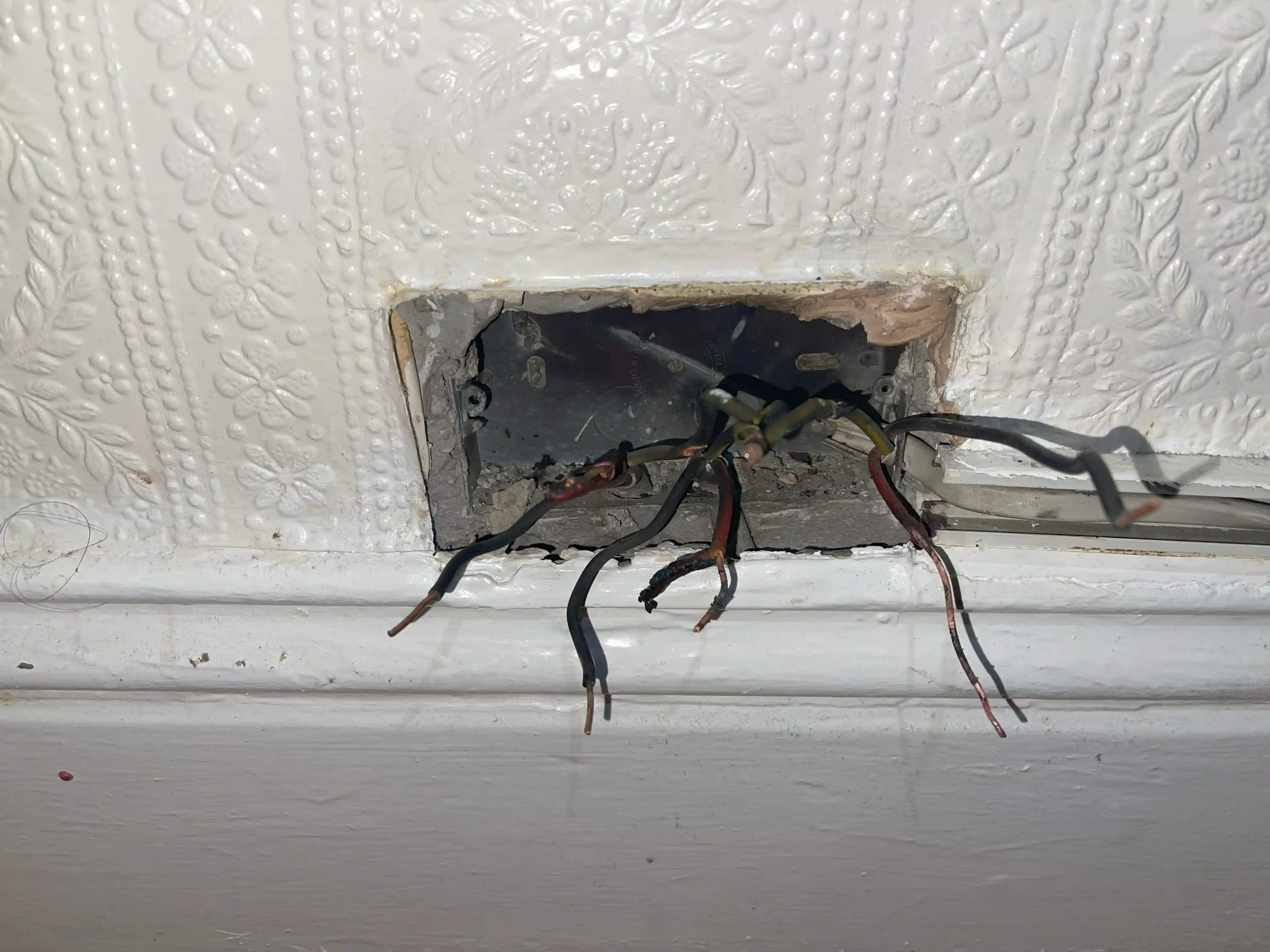 24 Hours Emergency Electrician near New Eltham